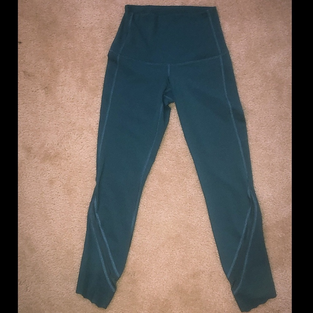 NEW WITHOUT TAGS LULU LEMEON WUNDER UNDER SCALLOPED CROP LEGGINGS SIZE 2